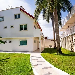 Hotel Dos Mundos, Isla